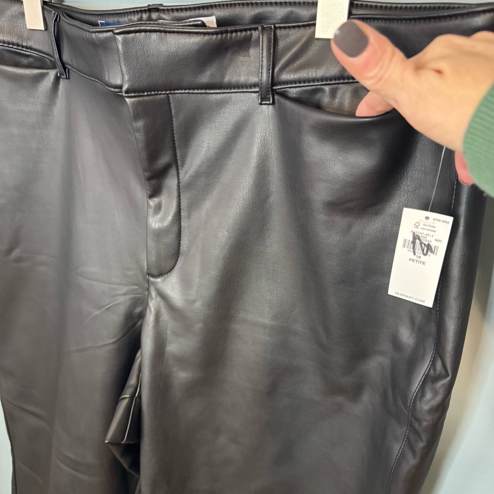 Old Navy High Rise Pixie Straight Faux Leather Pants in Black. NWT. Size 18P - Picture 5 of 14